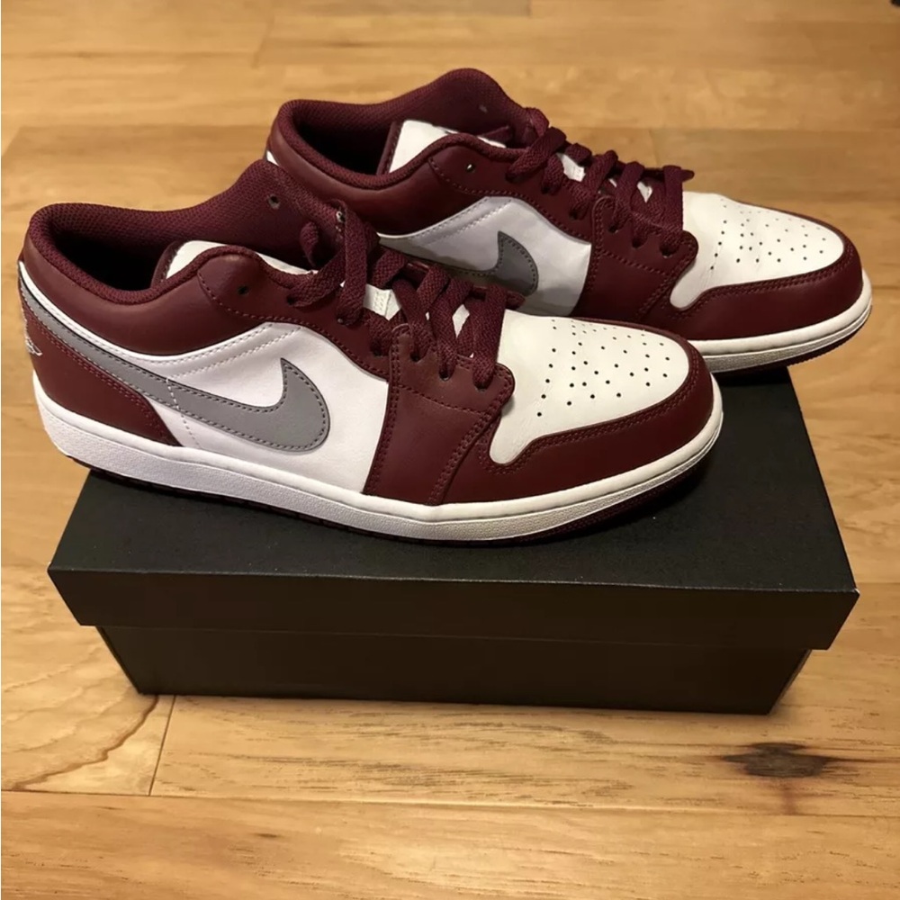 Air Jordan 1 Low Cherrywood Red Mens Size 10.